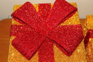 Set of 3 Gold Parcels & Red Bow- Battery